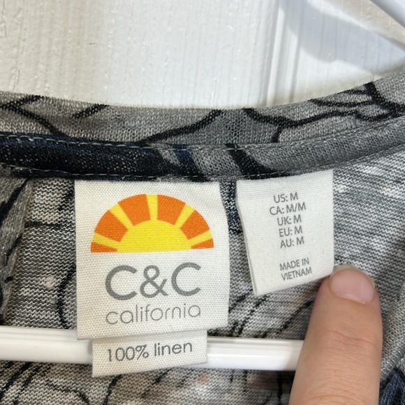 C&C California‎ Linen Button Back Shirt Women's Medium Gray Black Floral - Picture 5 of 6